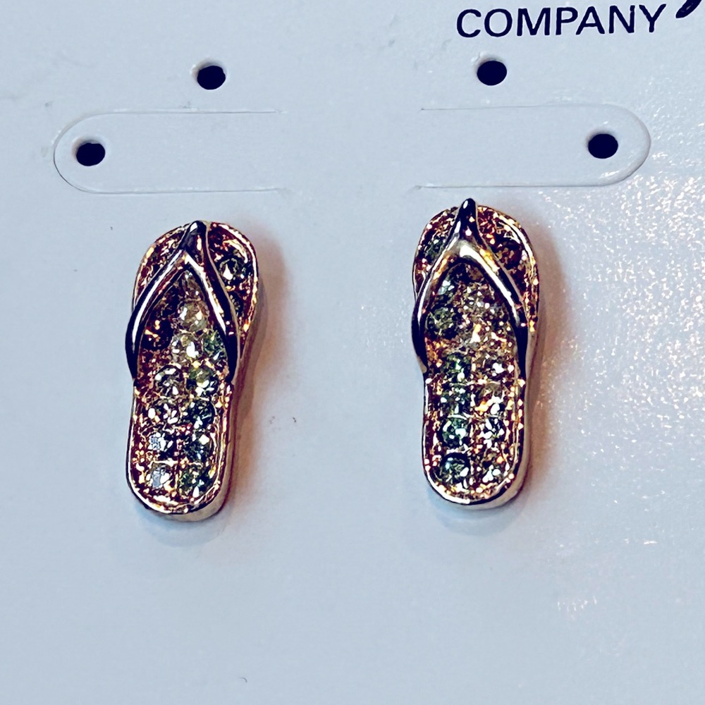 Flip flop stud earrings